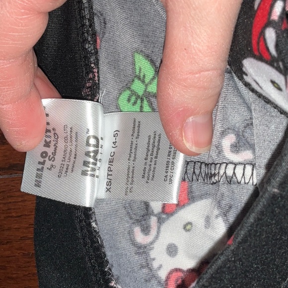 Hello Kitty. Girls Christmas leggings. Size XS. NWT - Picture 4 of 4